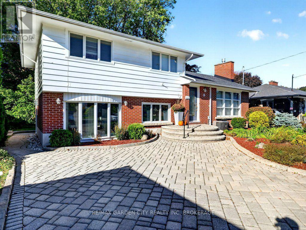 8 Agar Drive, St. Catharines, Ontario  L2M 3K3 - Photo 2 - X14109564