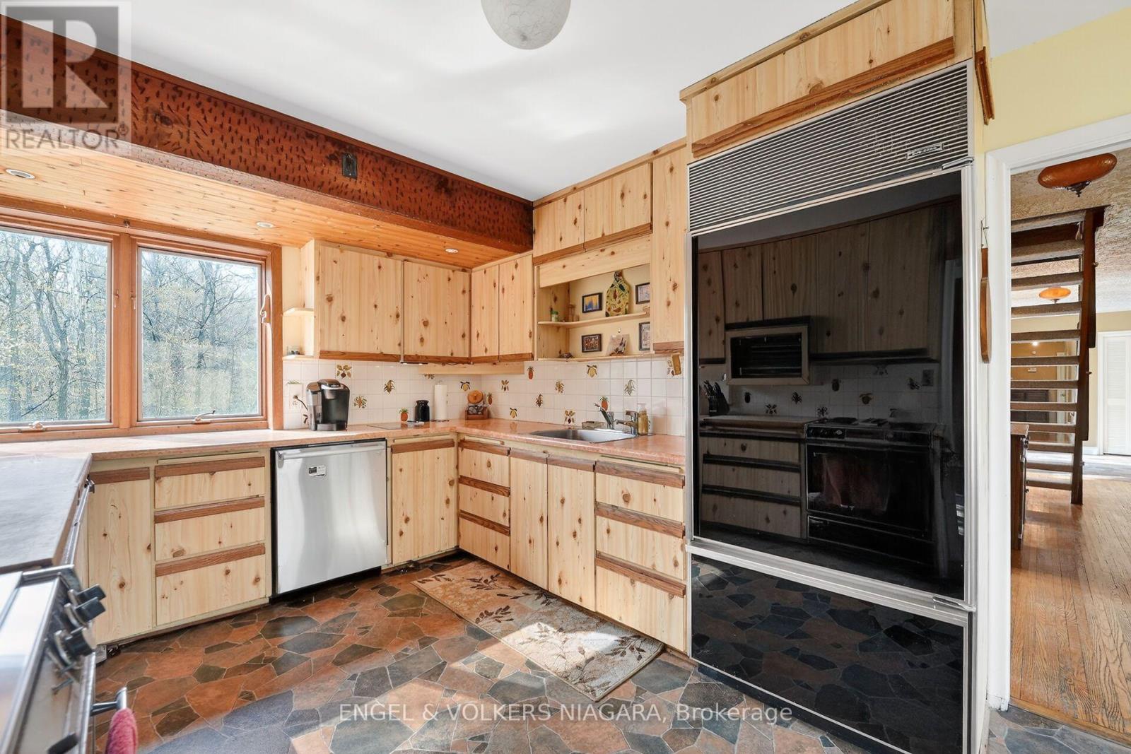 41 Park Road S, Grimsby, Ontario  L3M 4E7 - Photo 11 - X14109810