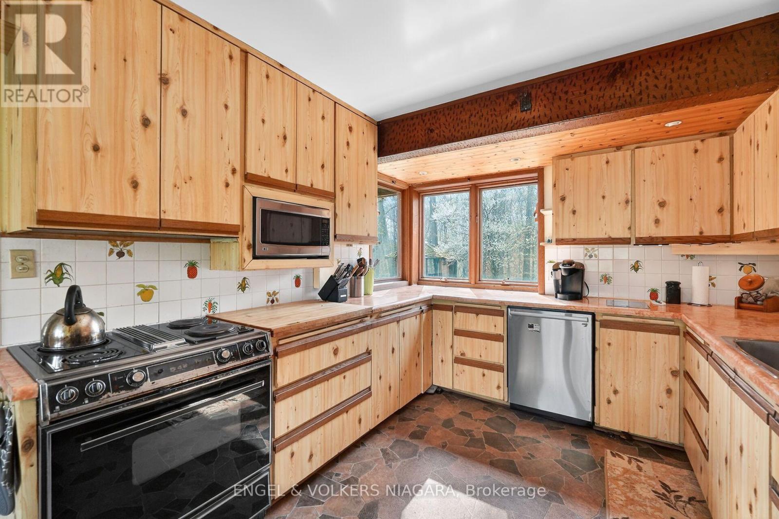 41 Park Road S, Grimsby, Ontario  L3M 4E7 - Photo 12 - X14109810