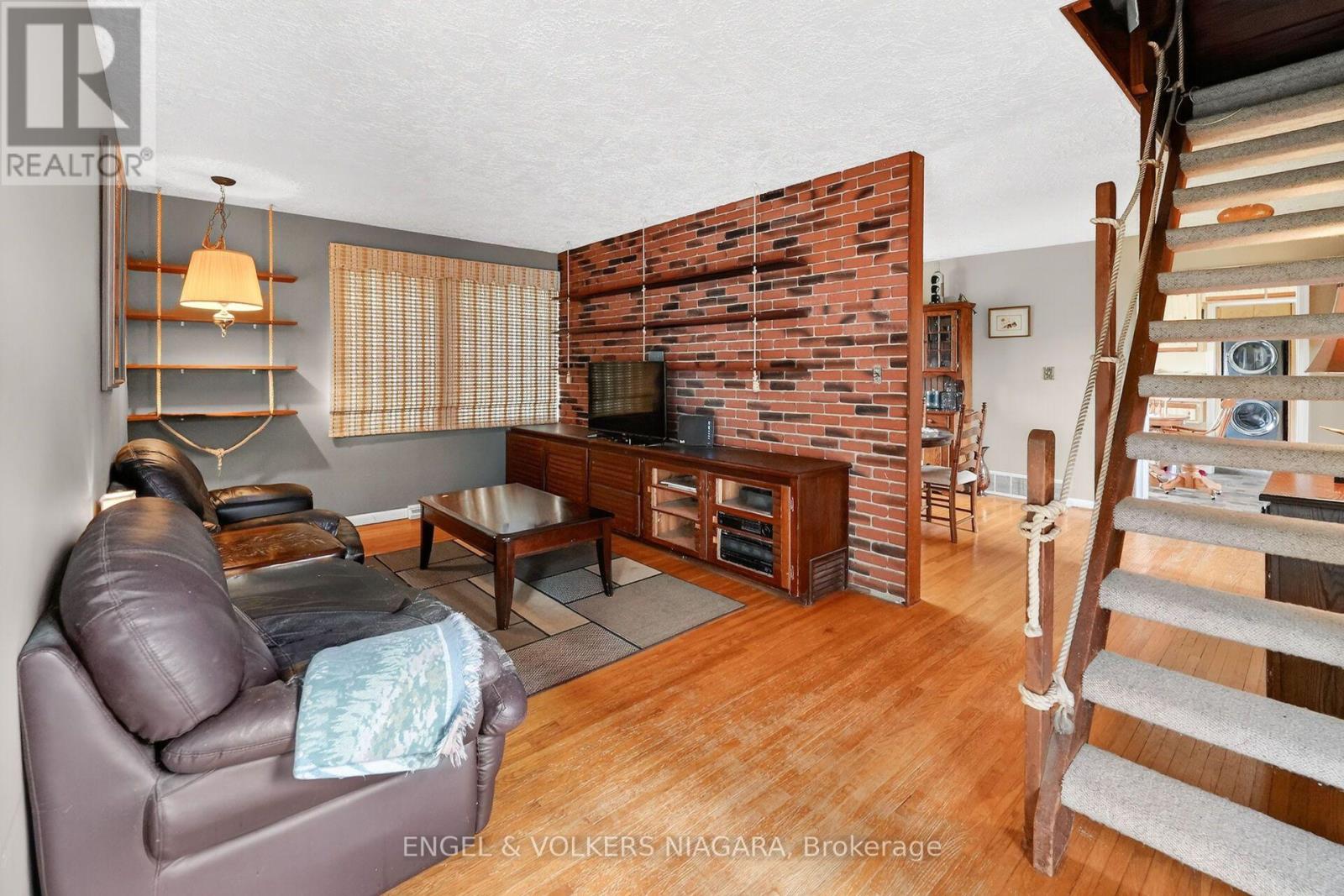 41 Park Road S, Grimsby, Ontario  L3M 4E7 - Photo 15 - X14109810