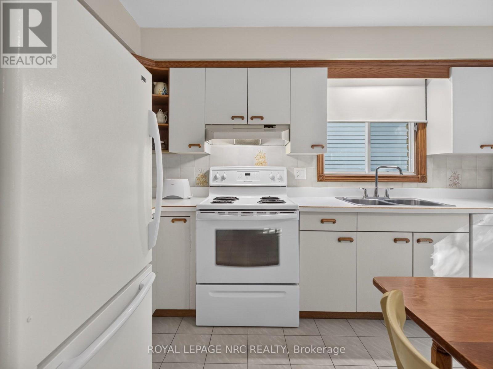 43 Farmington Drive, St. Catharines, Ontario  L2S 3G1 - Photo 13 - X14110238