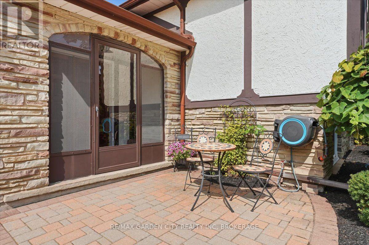 19 Berkhout Terrace, Pelham, Ontario  L3E 0H3 - Photo 3 - X14110866