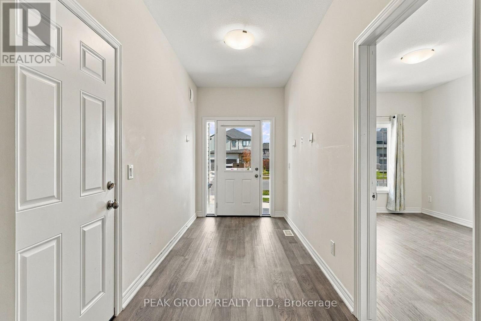21 Barker Parkway, Thorold, Ontario  L2V 0B7 - Photo 2 - X14112264