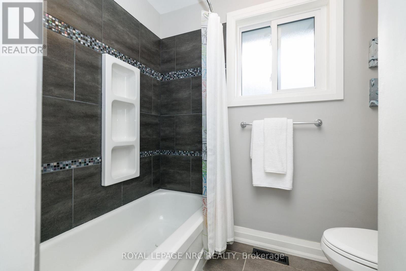 16 Woodington Crescent, St. Catharines, Ontario  L2T 3T7 - Photo 23 - X14112266