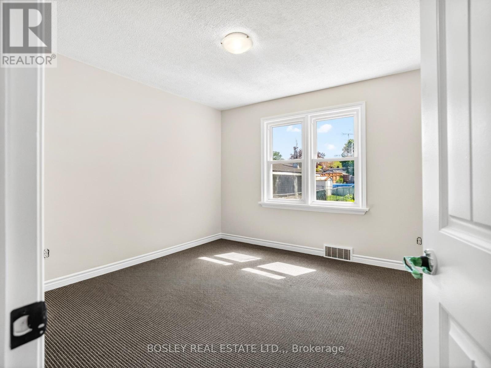 8 Pearce Avenue, St. Catharines, Ontario  L2M 2L8 - Photo 17 - X14112400