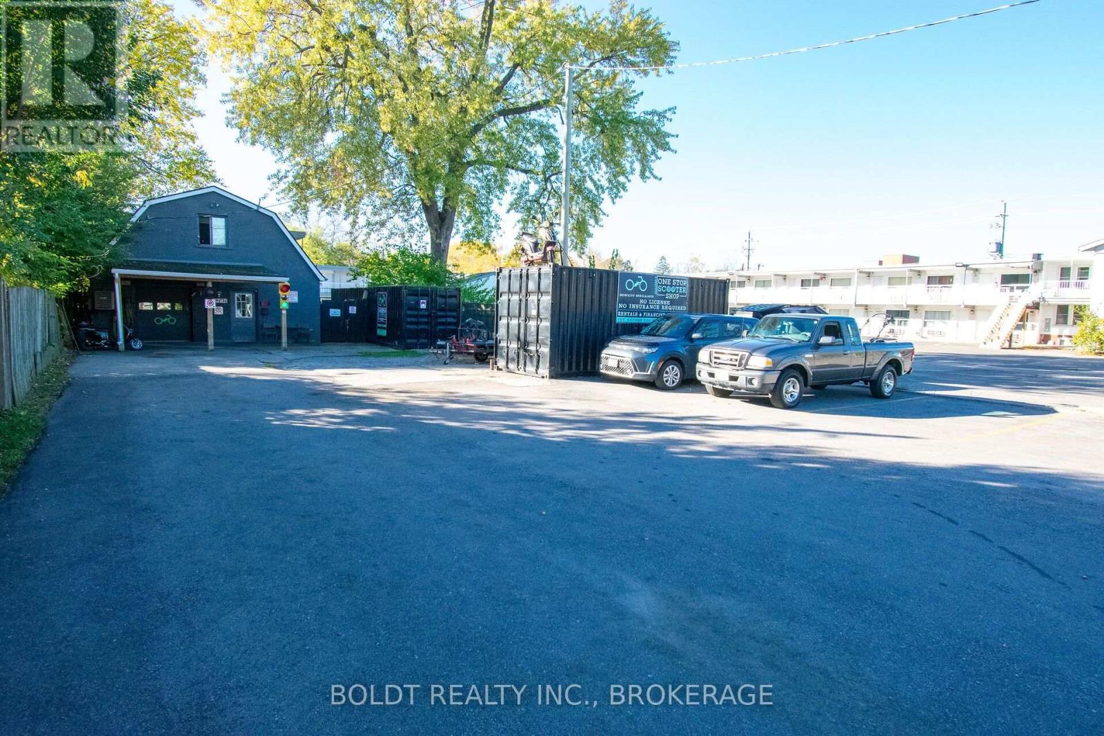 7004 Lundys Lane, Niagara Falls, Ontario  L2G 1V9 - Photo 2 - X14112404
