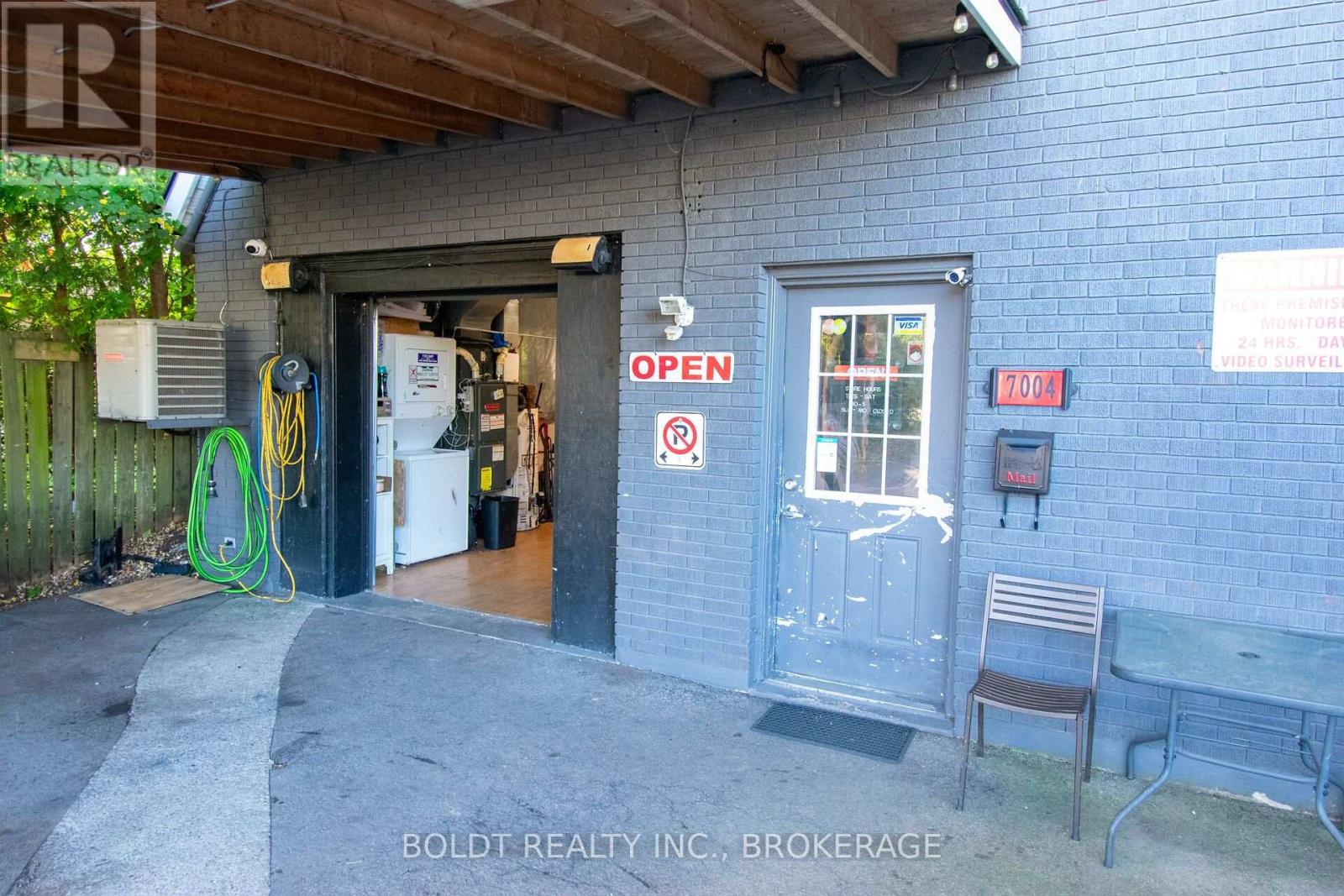 7004 Lundys Lane, Niagara Falls, Ontario  L2G 1V9 - Photo 4 - X14112404