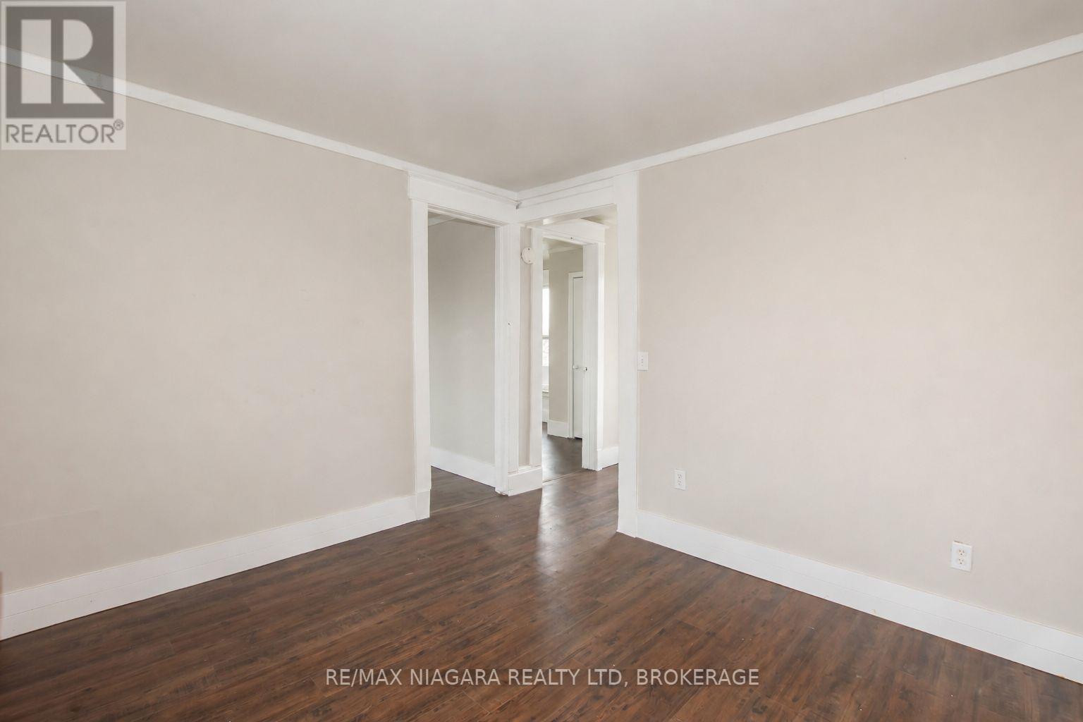 4 Manchester Avenue, St. Catharines, Ontario  L2R 1N8 - Photo 3 - X14112504