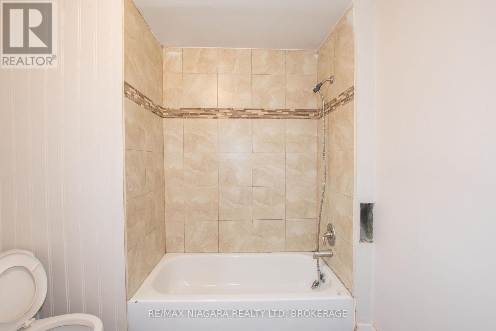 4 Manchester Avenue, St. Catharines, Ontario  L2R 1N8 - Photo 6 - X14112504