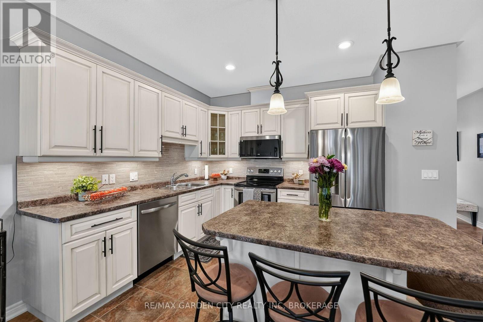 179 Falcon Drive, Welland, Ontario  L3C 0B2 - Photo 4 - X14114012