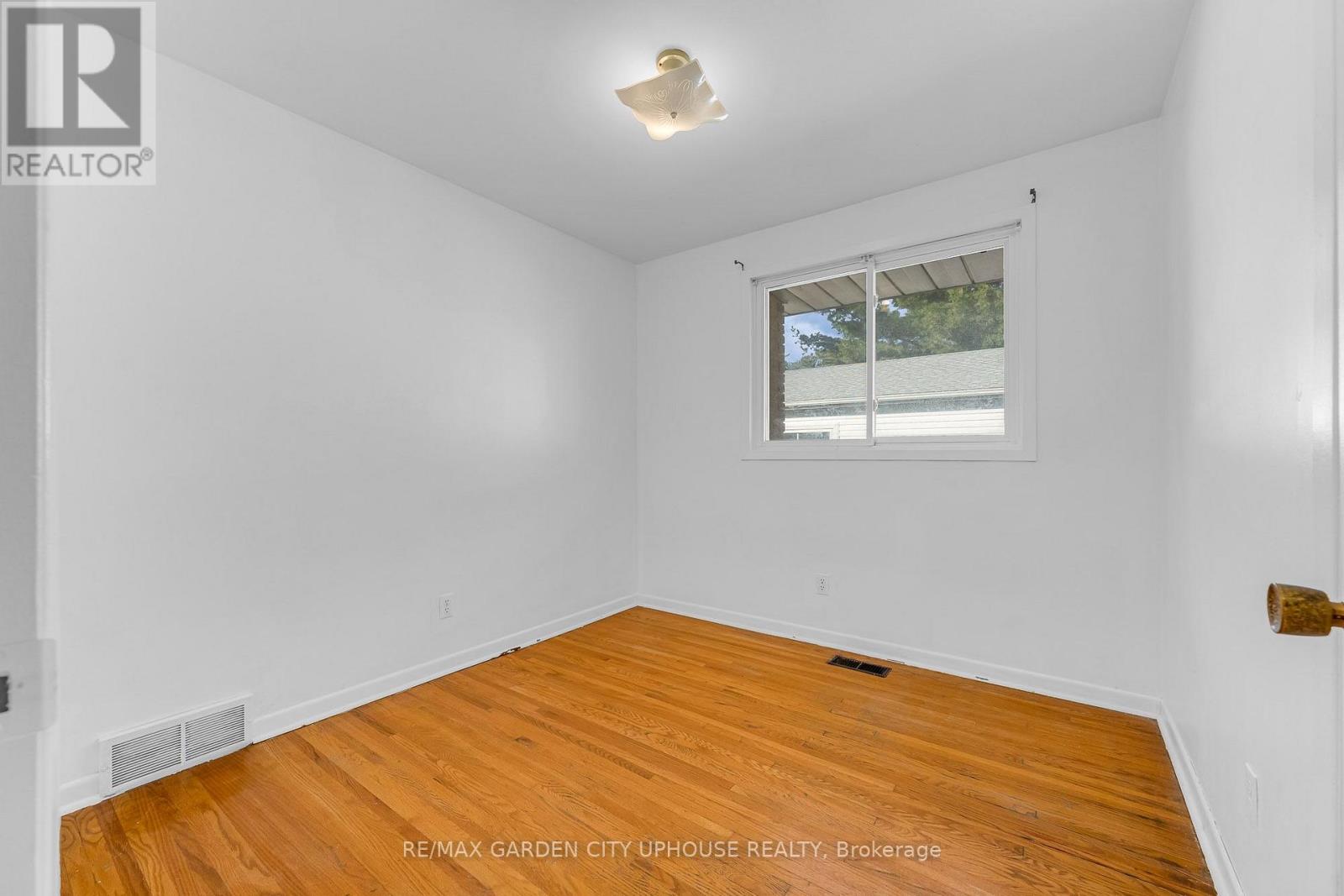 Main Floor - 3083 Portage Road, Niagara Falls, Ontario  L2J 2J8 - Photo 14 - X14114336