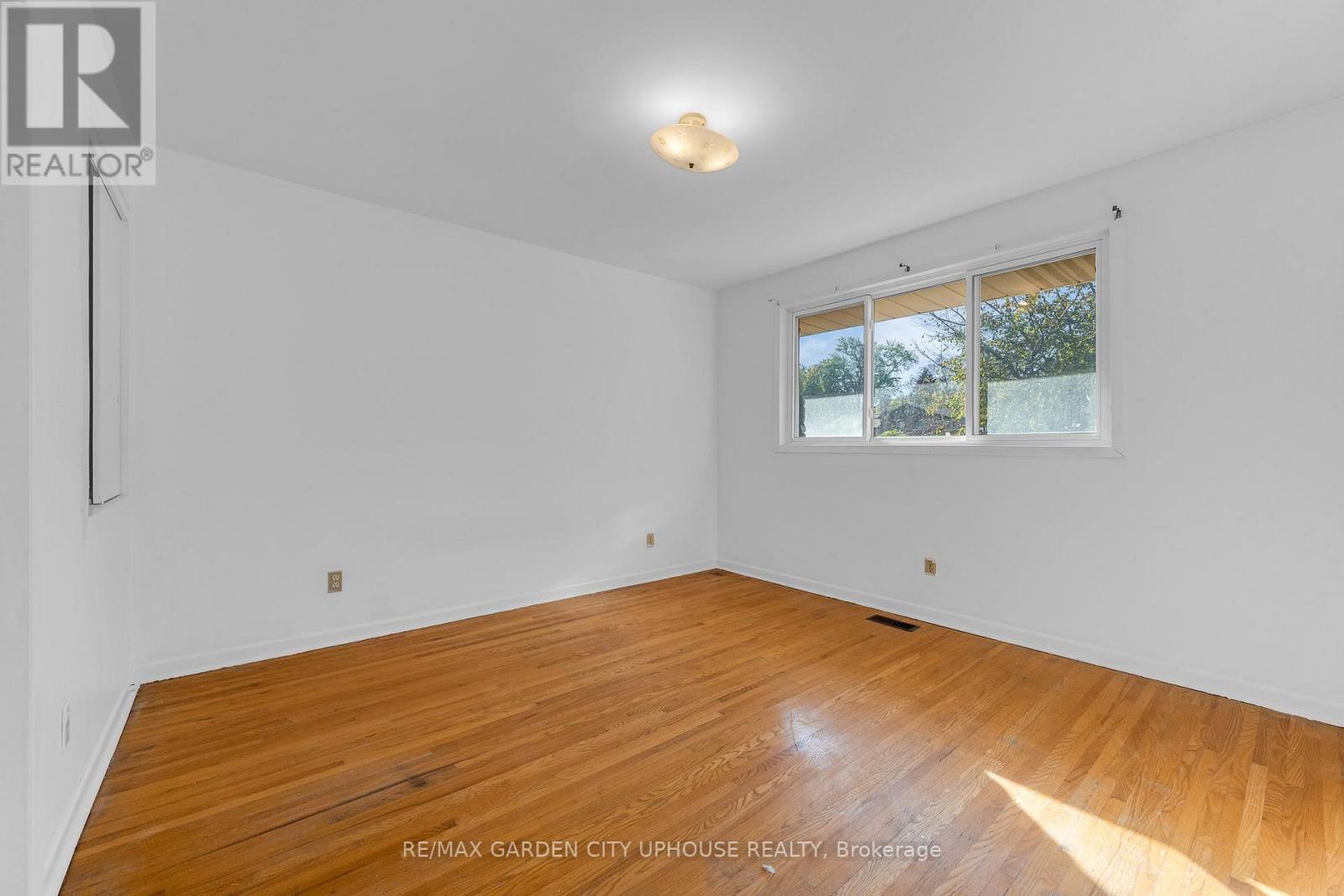 Main Floor - 3083 Portage Road, Niagara Falls, Ontario  L2J 2J8 - Photo 7 - X14114336