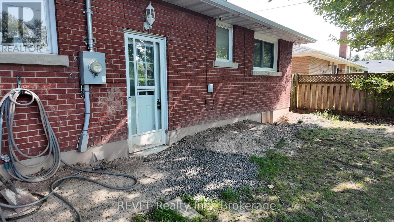 12 Glendale Drive, Welland, Ontario  L3C 4Y6 - Photo 3 - X14115032