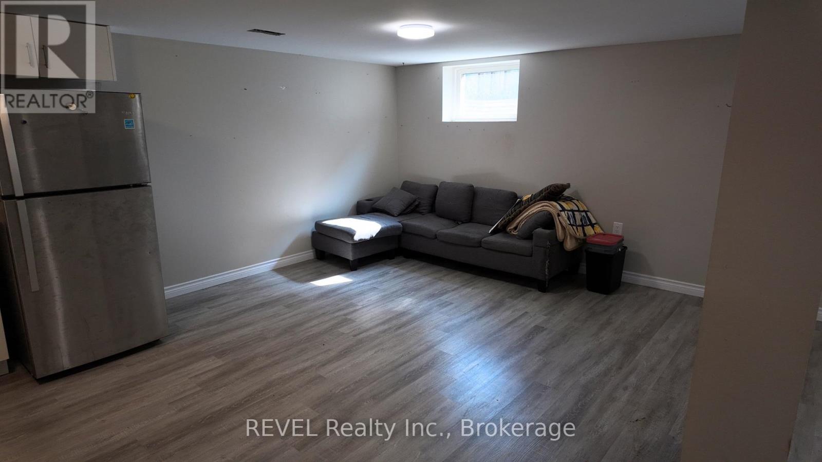 12 Glendale Drive, Welland, Ontario  L3C 4Y6 - Photo 6 - X14115032