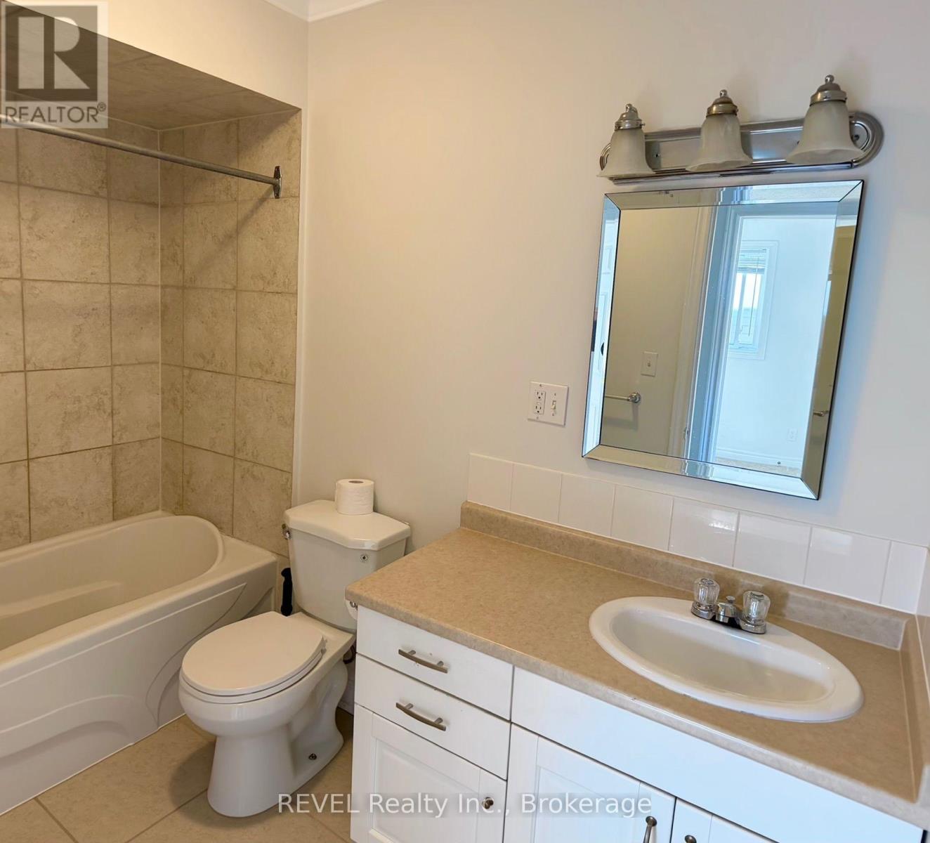 A - 204 Oakdale Avenue, St. Catharines, Ontario  L2P 2K7 - Photo 9 - X14115232