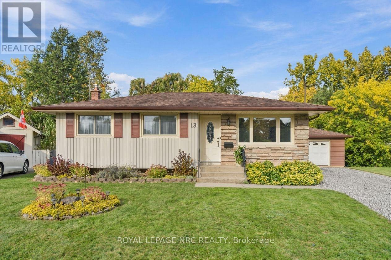 13 Hardwood Grove, St. Catharines, Ontario  L2P 1K3 - Photo 3 - X14115640