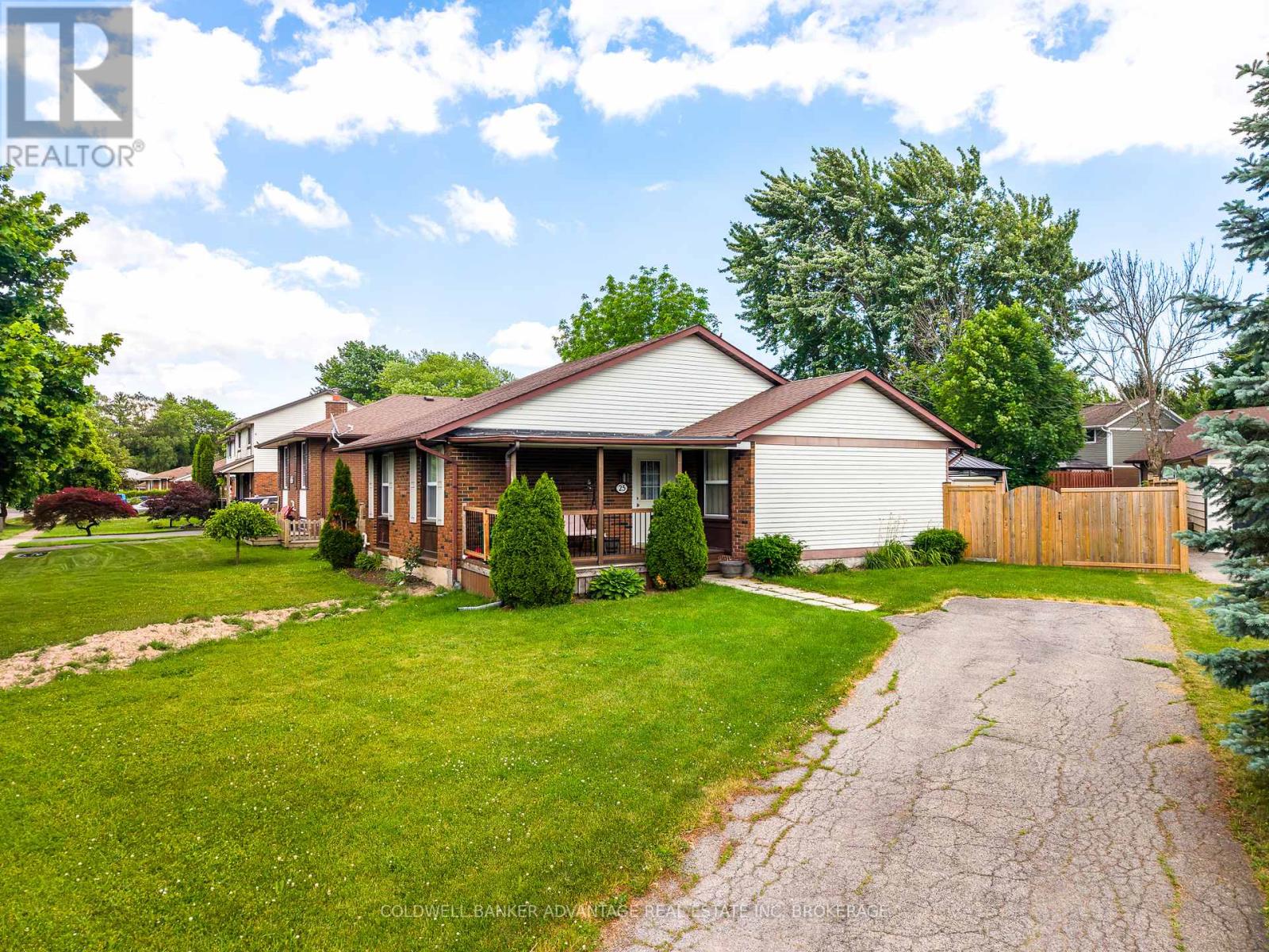 25 Newleaf Crescent, Welland, Ontario  L3C 6B4 - Photo 2 - X14115680