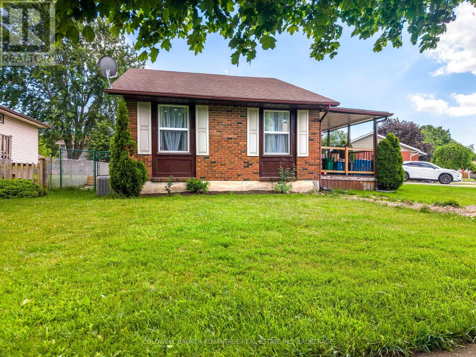 25 Newleaf Crescent, Welland, Ontario  L3C 6B4 - Photo 3 - X14115680