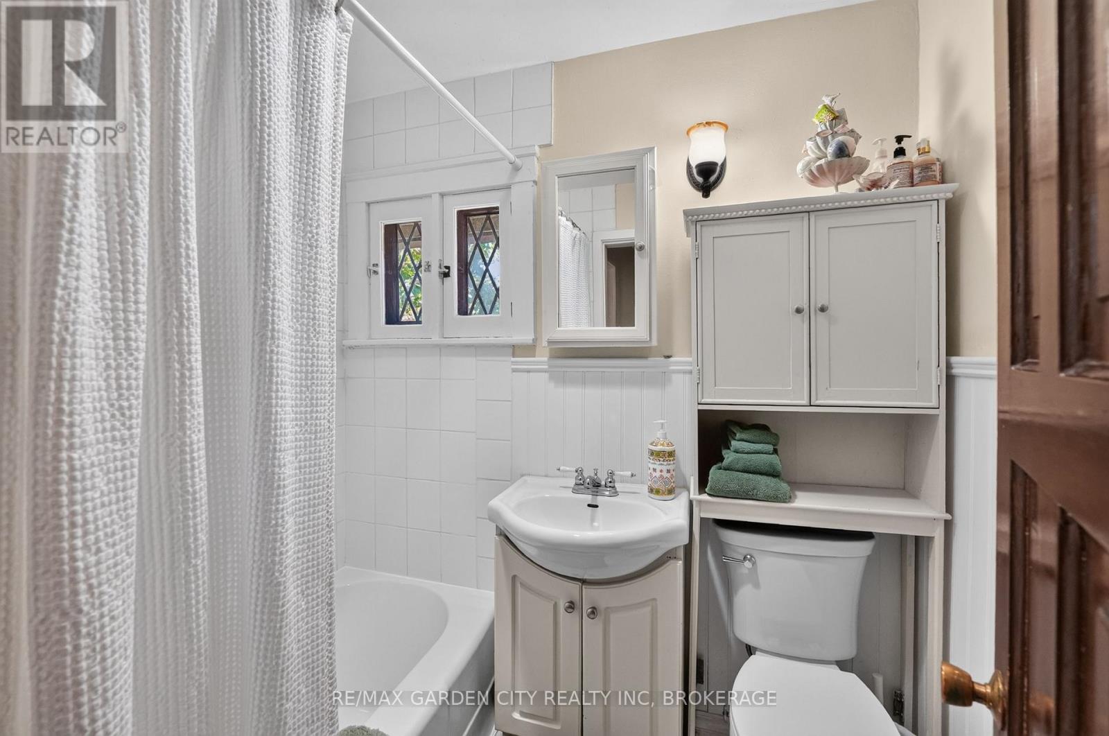 38 Clairmont Street, Thorold, Ontario  L2V 1R6 - Photo 34 - X14116236