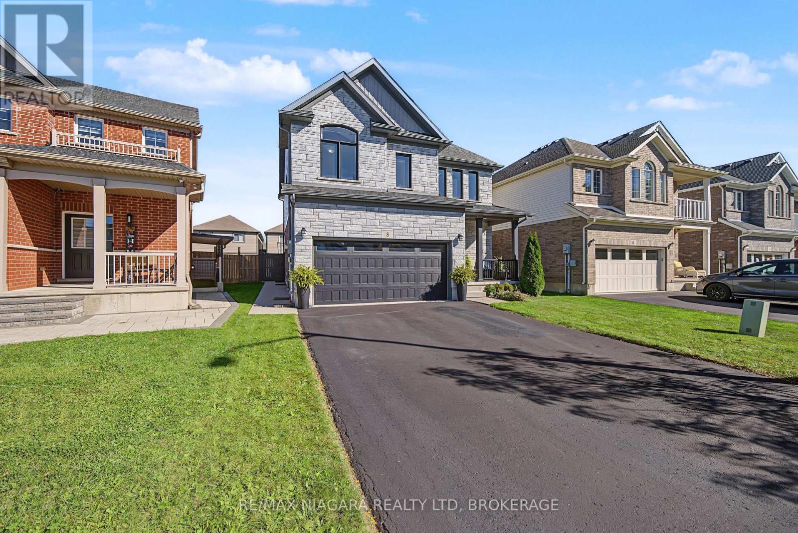 8 Elderberry Road, Thorold, Ontario  L2V 0E7 - Photo 3 - X14116744