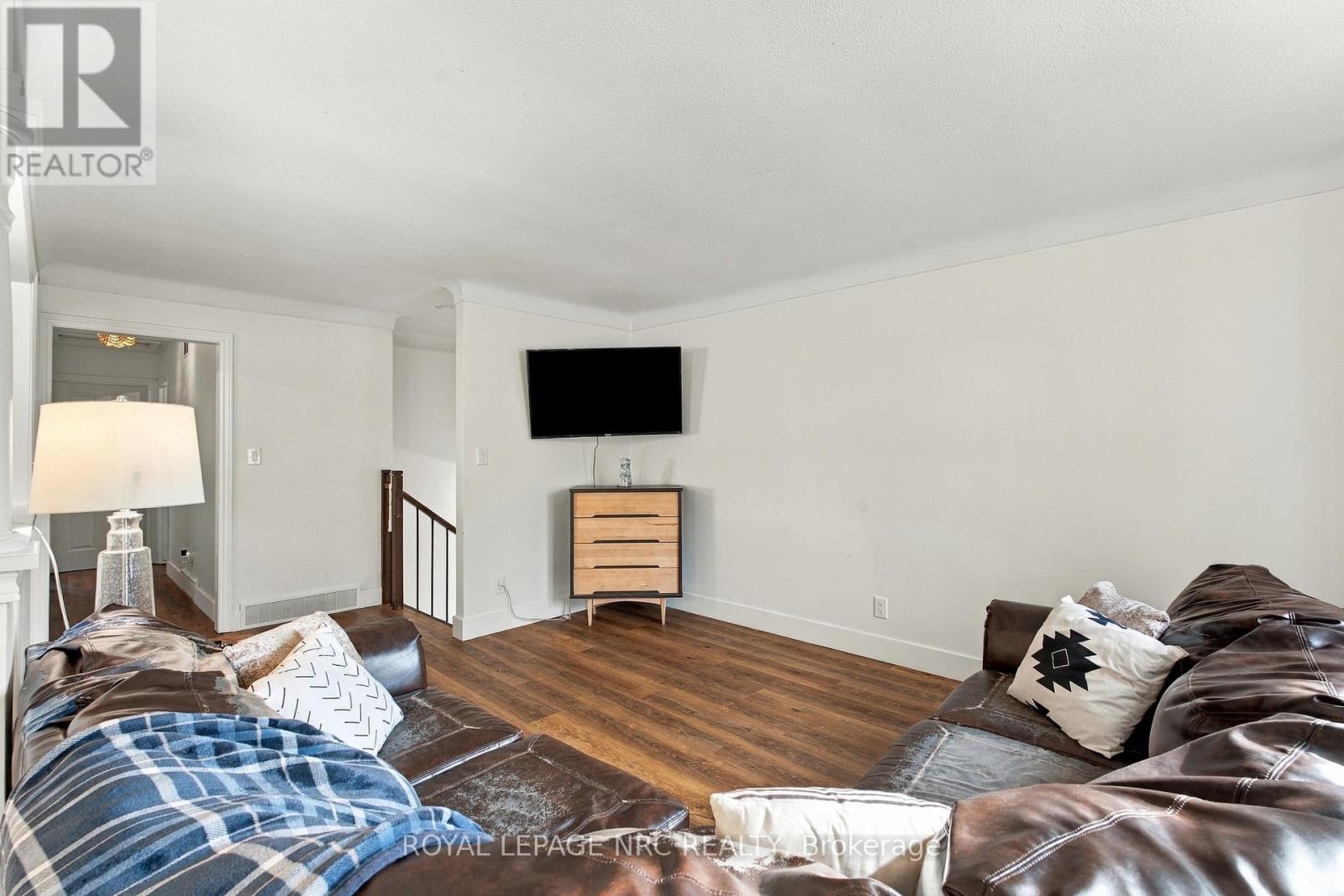 26 Pinehurst Drive, Welland, Ontario  L3C 3J1 - Photo 4 - X14117848